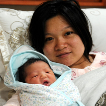 张怡宁香港产女 丁宁给师姐送去了祝福