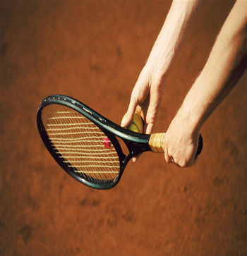 打网球的错误动作  会造成肌肉拉伤的后果