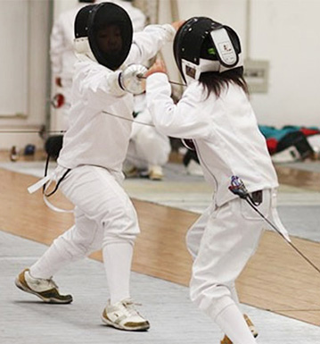 击剑运动 儿童练击剑运动的好处和注意事项