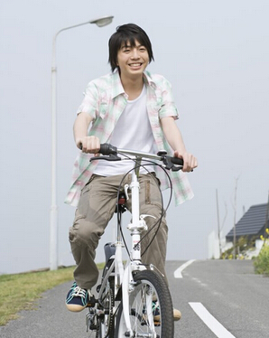 如何提高学习成绩 骑单车上学有助于学习