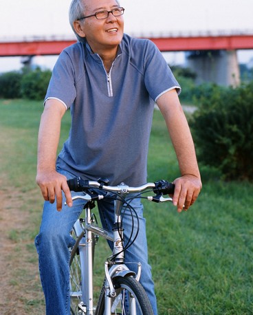 骑自行车 老人骑自行车锻炼需谨慎