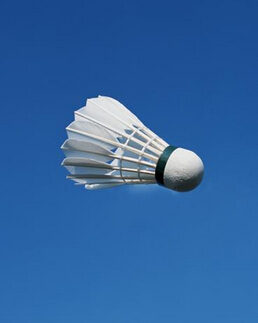 打羽毛球的好处 秋季打羽毛球的好处