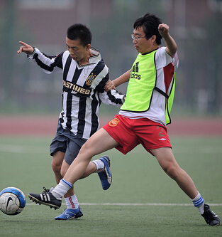 踢足球技巧 足球比赛怎么做好战术配合