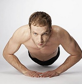 俯卧撑的好处 俯卧撑来助你完美胸肌