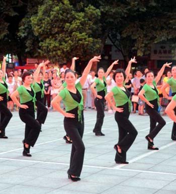 老人广场舞怎么跳最好 广场舞什么时候跳好
