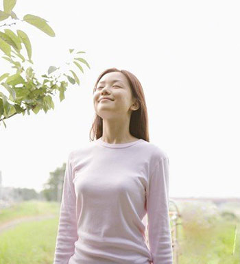 做做运动能 治病  腹胀就做仰卧起坐