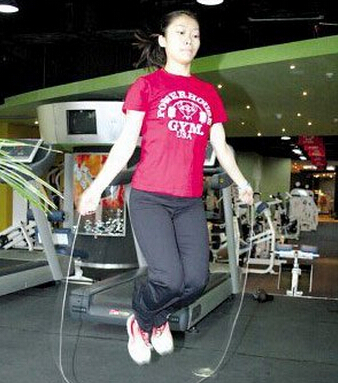 跳绳能减肥吗 跳多会导致胸部下垂吗