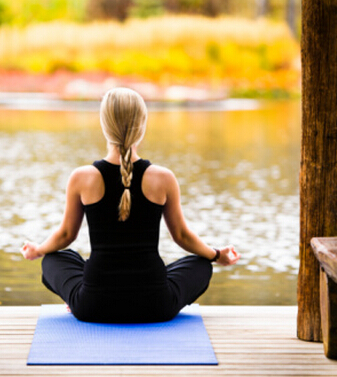 练习瑜伽十招 塑健康脊柱