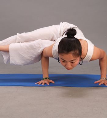 随时动起来 气质美女养成居家健身操