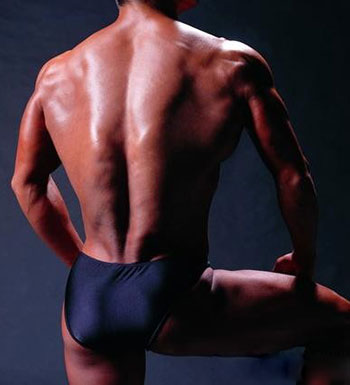 男人单有腹肌还不够 有背肌才更性感可靠