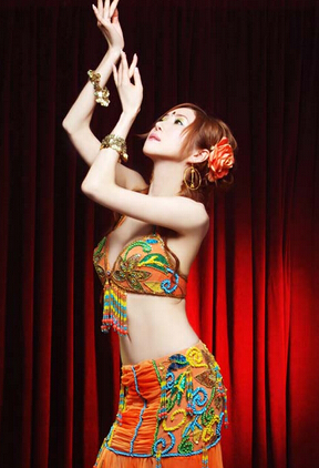 肚皮舞风采 肚皮舞的肚皮舞展现女人柔性美