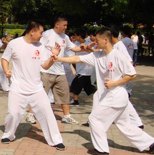 下面来详细看看练太极的好处吧