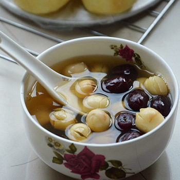 如何补血益气 女性吃红枣银耳莲子汤的功效