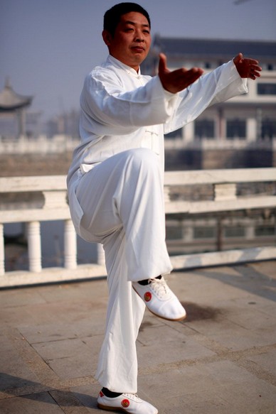 24式简化太极拳 练习24式太极拳的姿势要求