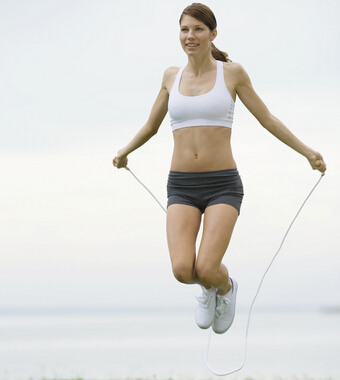 跳绳的好处 适合秋冬季的减肥方法