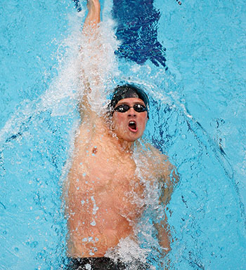 游泳各种动作解析 新手学游泳的技巧要领