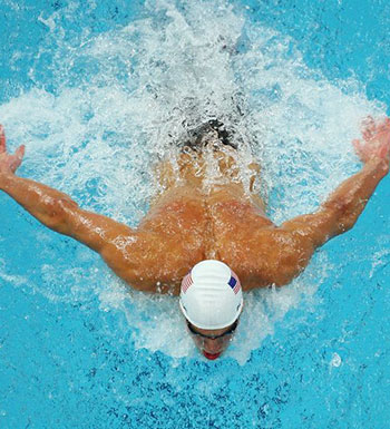 游泳各种动作解析 新手学游泳的技巧要领