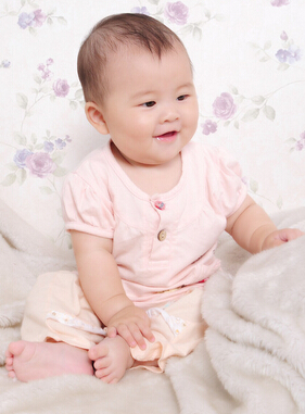 婴儿游泳 冬季婴儿游泳的好处与注意事项