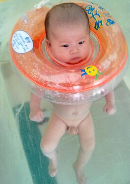 婴儿游泳 哪种婴儿游泳池更好