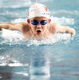 如何减肥 夏季游泳减肥最燃脂的泳姿4式