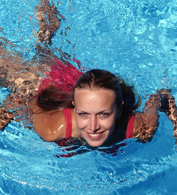 学游泳的技巧有哪些 新手学游泳必备