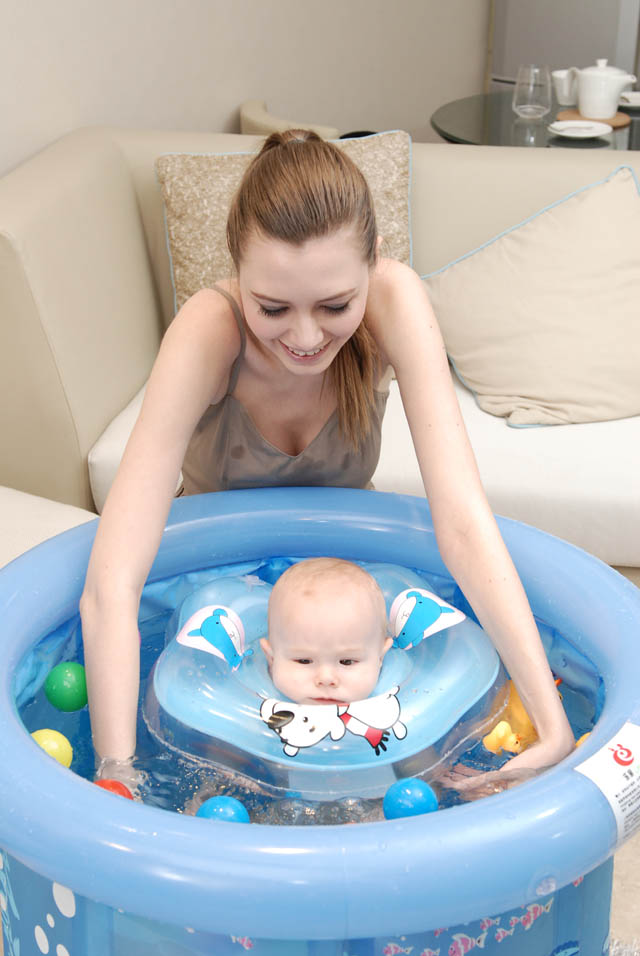 教妈妈们如何选购一款婴儿游泳池