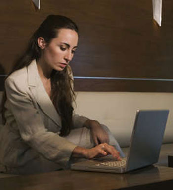 女性熬夜代价大危害多 容易引发多种疾病