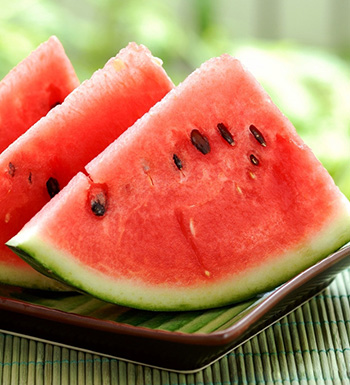 女性夏季多吃西瓜养颜美容抗衰老