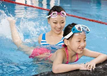 游泳技巧图解 学游泳的技巧有哪些