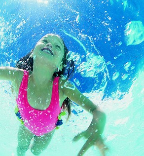 游泳注意事项 夏季游泳应谨慎以防疾病缠身