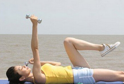 睡前健身减肥 睡前健身操消除疲劳又减肥