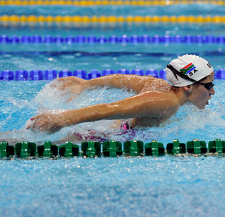 夏天来一次游泳养生 让身体充满活力
