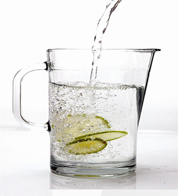 柠檬水的功效  泡柠檬水的小窍门