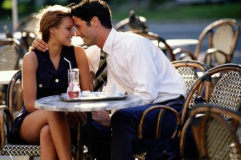 从闺蜜到女朋友的升级术 你需要4步