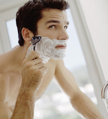 男性养生常识 刮胡子的频率会影响寿命长短