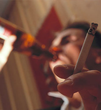 抽烟酗酒容易猝死 你有没有猝死征兆