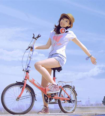 吸引男神的目光 变成一个万人迷难吗