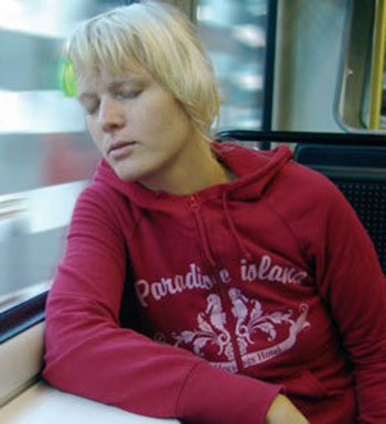 那些你不知道的事 坐车打盹影响心脏功能