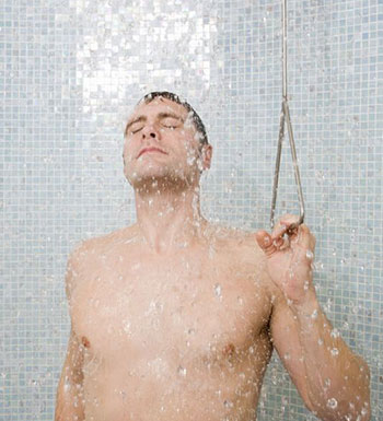 男人动一下就冒大汗 可能是某种疾病的凶兆