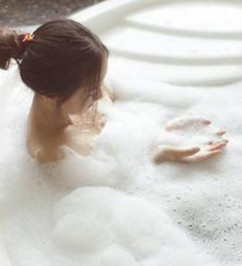 夏季洗澡六大禁忌 满身大汗时别洗澡