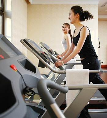 不要边看书边锻炼 六个健身误区最伤身