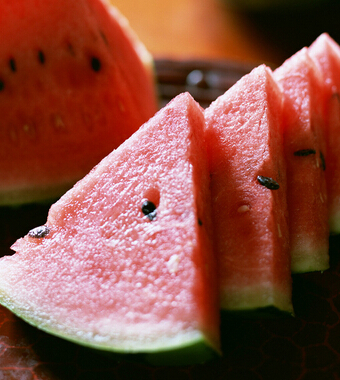 西瓜的功效与作用 西瓜可治疗多种病症