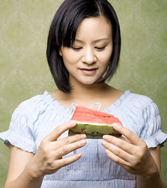 产妇能吃西瓜吗 夏季吃西瓜八种情况需要注意
