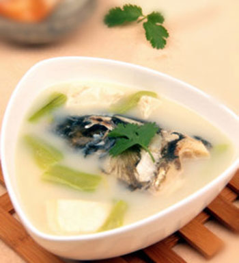 夏季高温出汗流失水分 推荐十款降暑养生汤