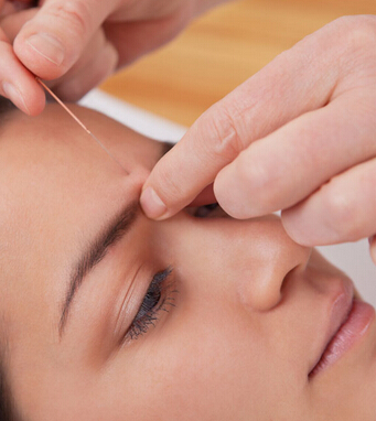 落枕了什么办法最有效 落枕的十大治疗对策