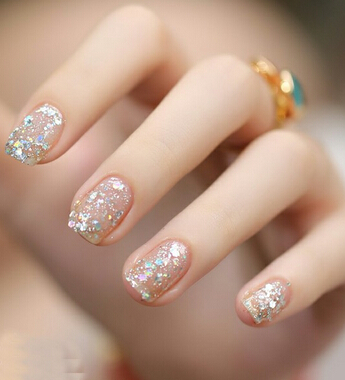 指甲上的月牙代表什么 人体的健康晴雨表