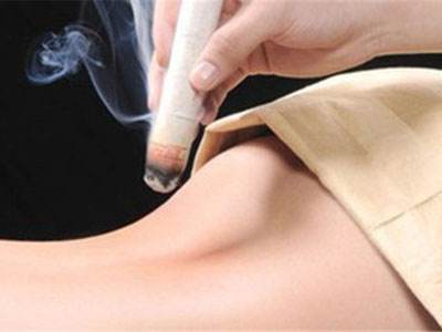 喜欢养生保健的都来学下，艾灸的功效与作用
