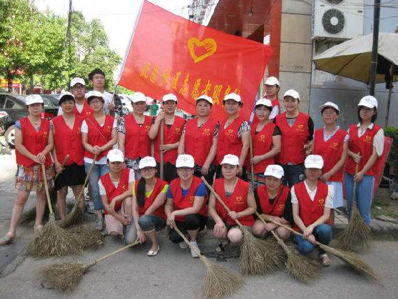 假善心真镀金之志愿者被村民骂走