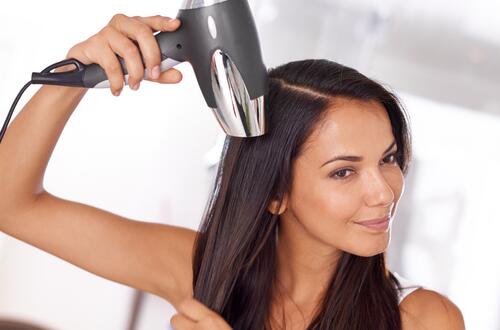 头发出油   这样做还你清爽头发