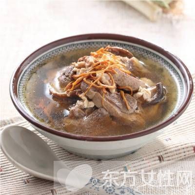 炖鸭子的做法有哪些 喝老鸭汤有什么好处